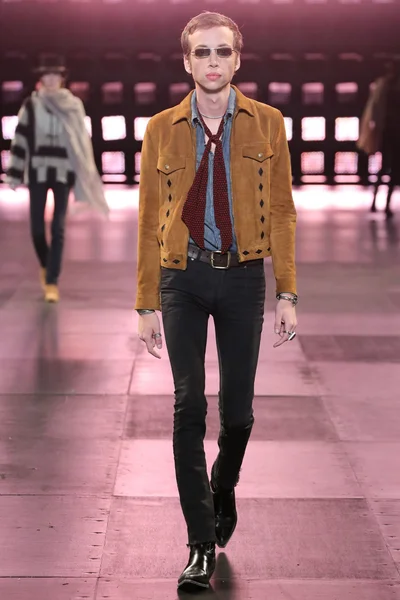 Look 18
